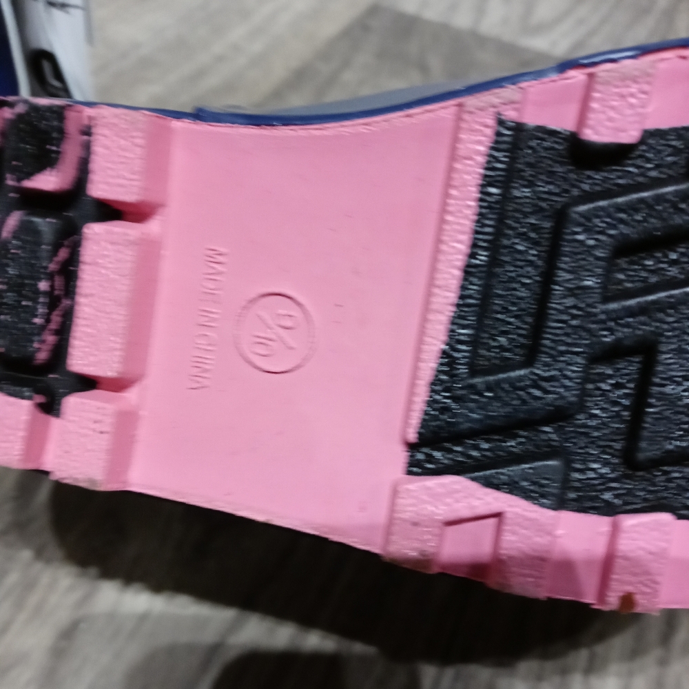 Waterproof Boots (Size toddler 9/10) - Picture 4 of 4